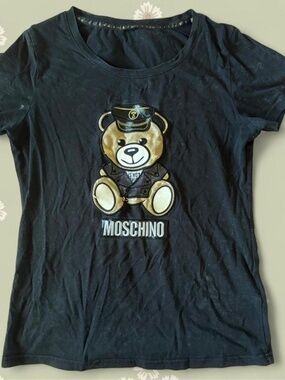 ⭐️Black Moschino t-shirt 🧸